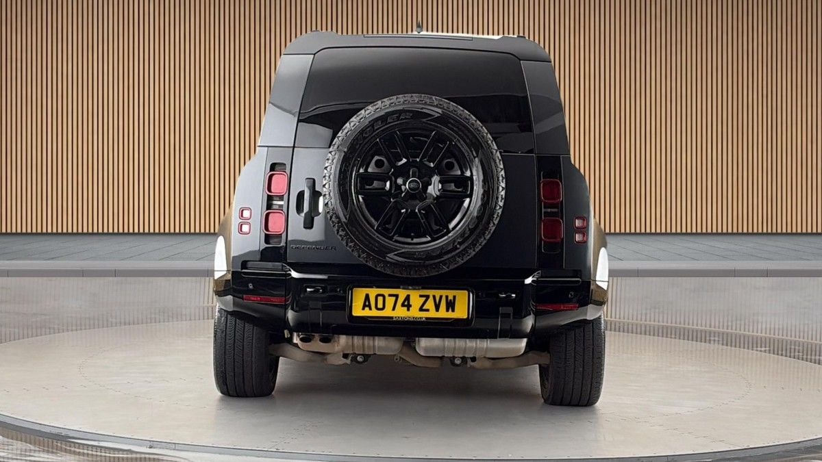 Land Rover Defender 110 Image 4