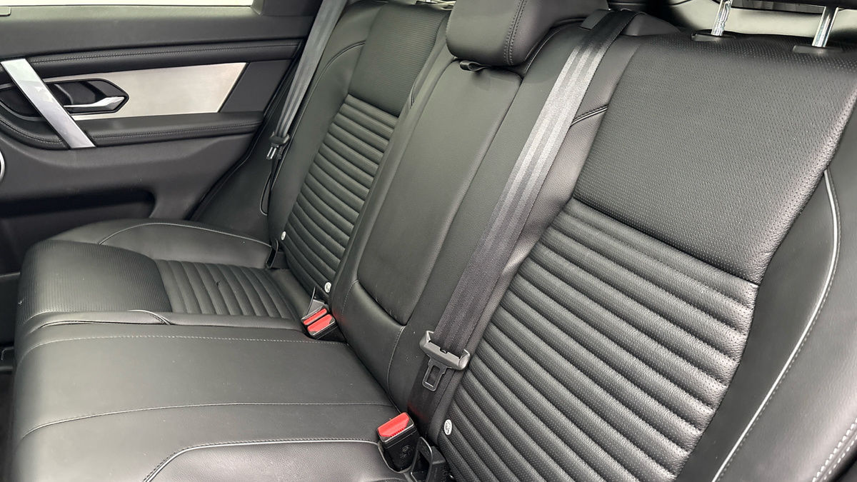 Land Rover Discovery Sport Image 8
