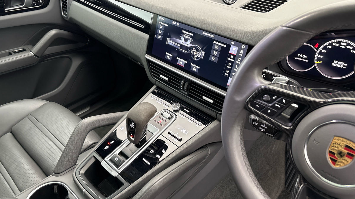 Porsche Cayenne Image 18