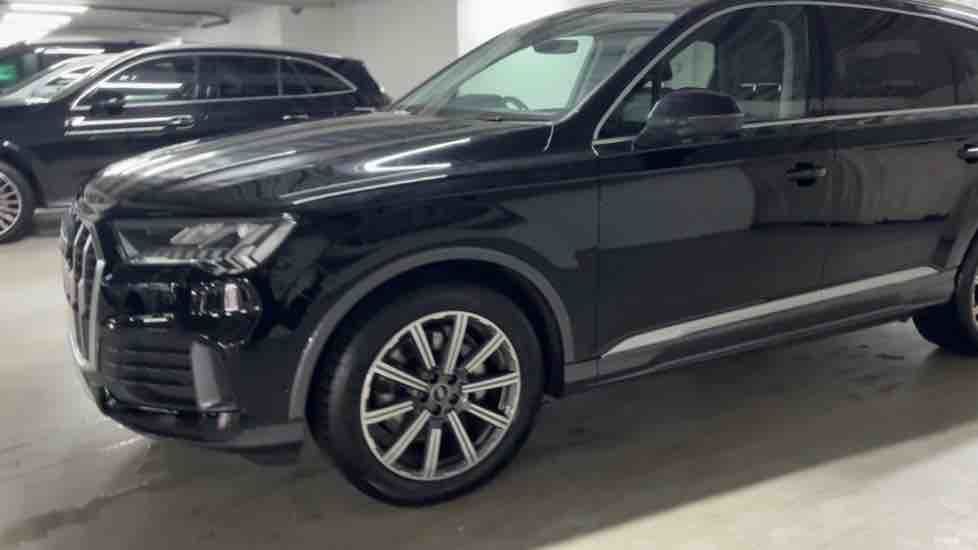 More views of Audi Q7