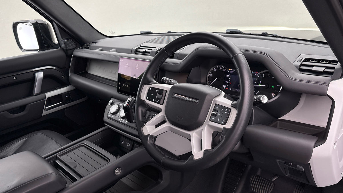 Land Rover Defender 110 Image 5