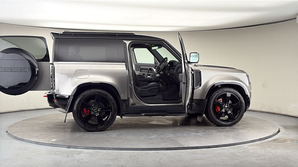 More views of Land Rover Defender 90