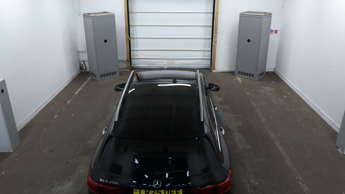 Mercedes-Benz GLB Image 8