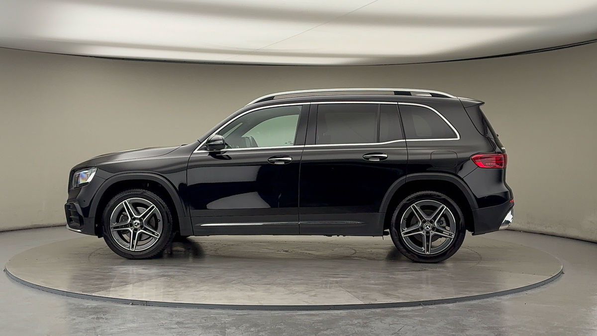 Mercedes-Benz GLB Image 15