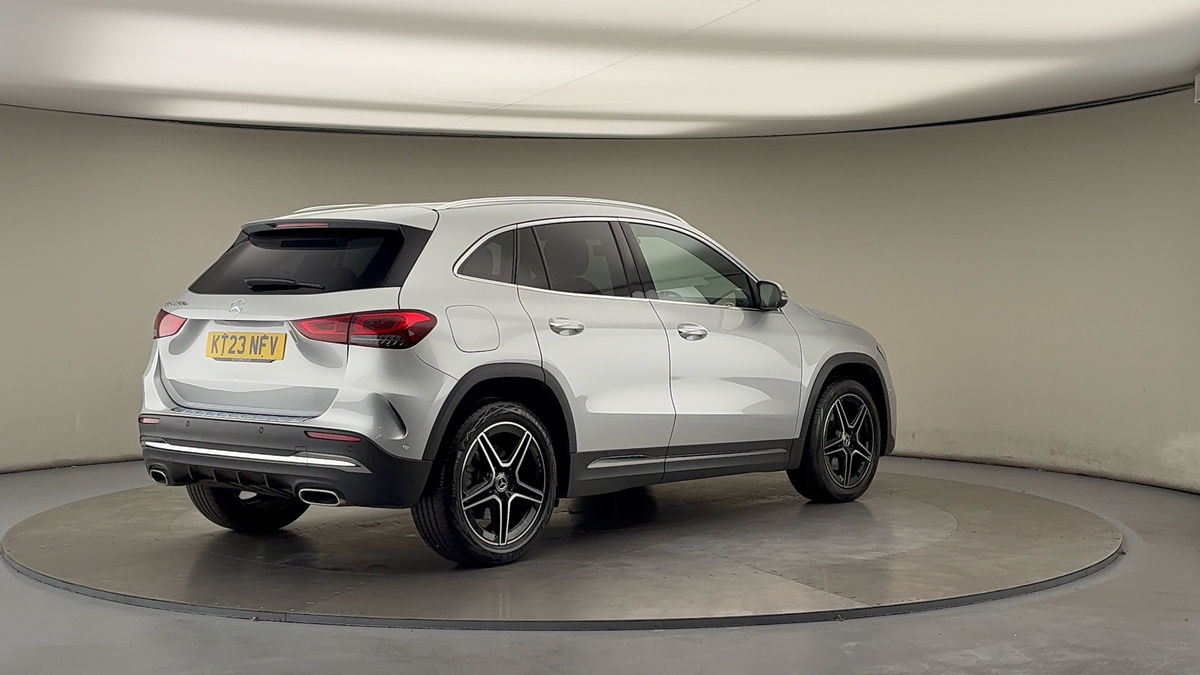 Mercedes-Benz GLA Image 21