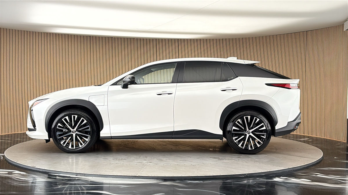 Lexus RZ Image 16