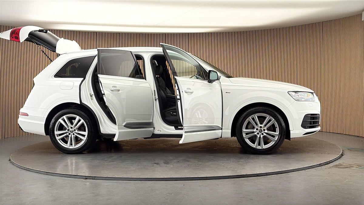 More views of Audi Q7