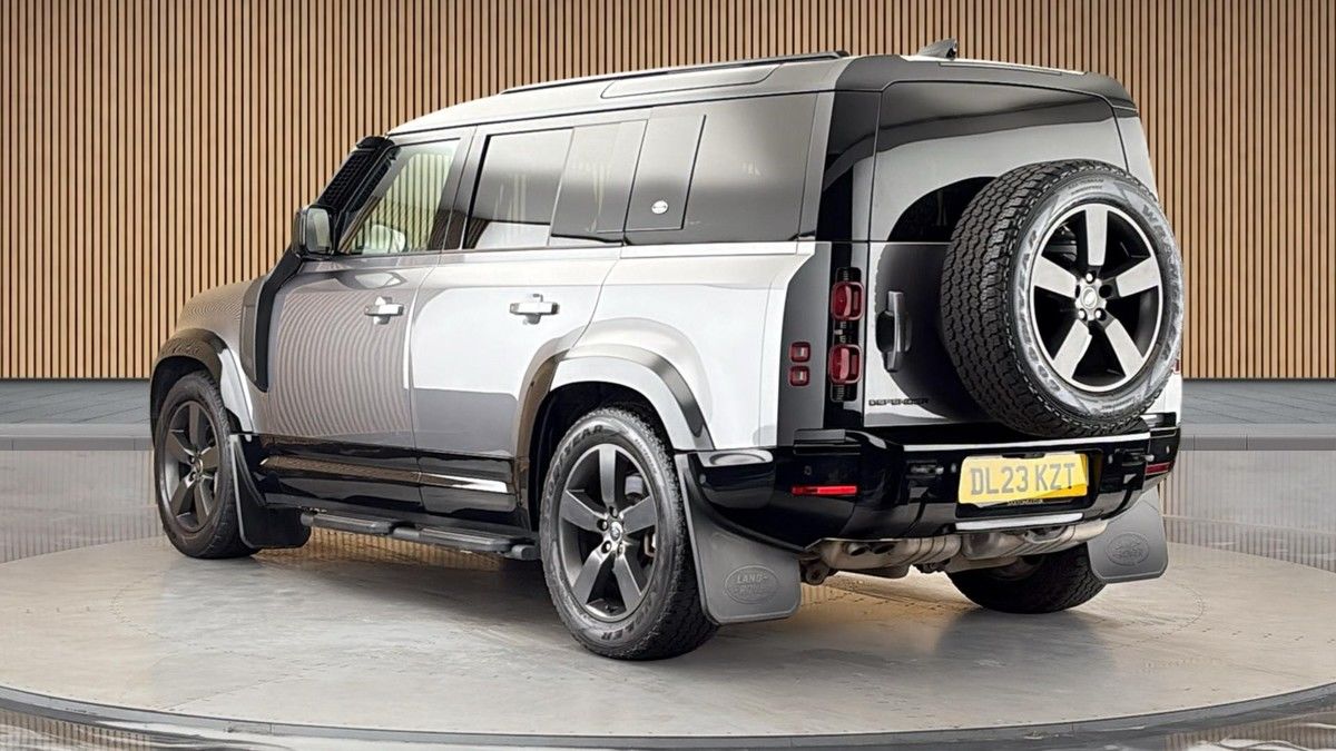 Land Rover Defender 110 Image 2