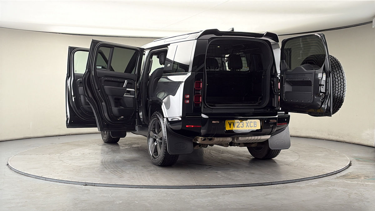 More views of Land Rover Defender 110
