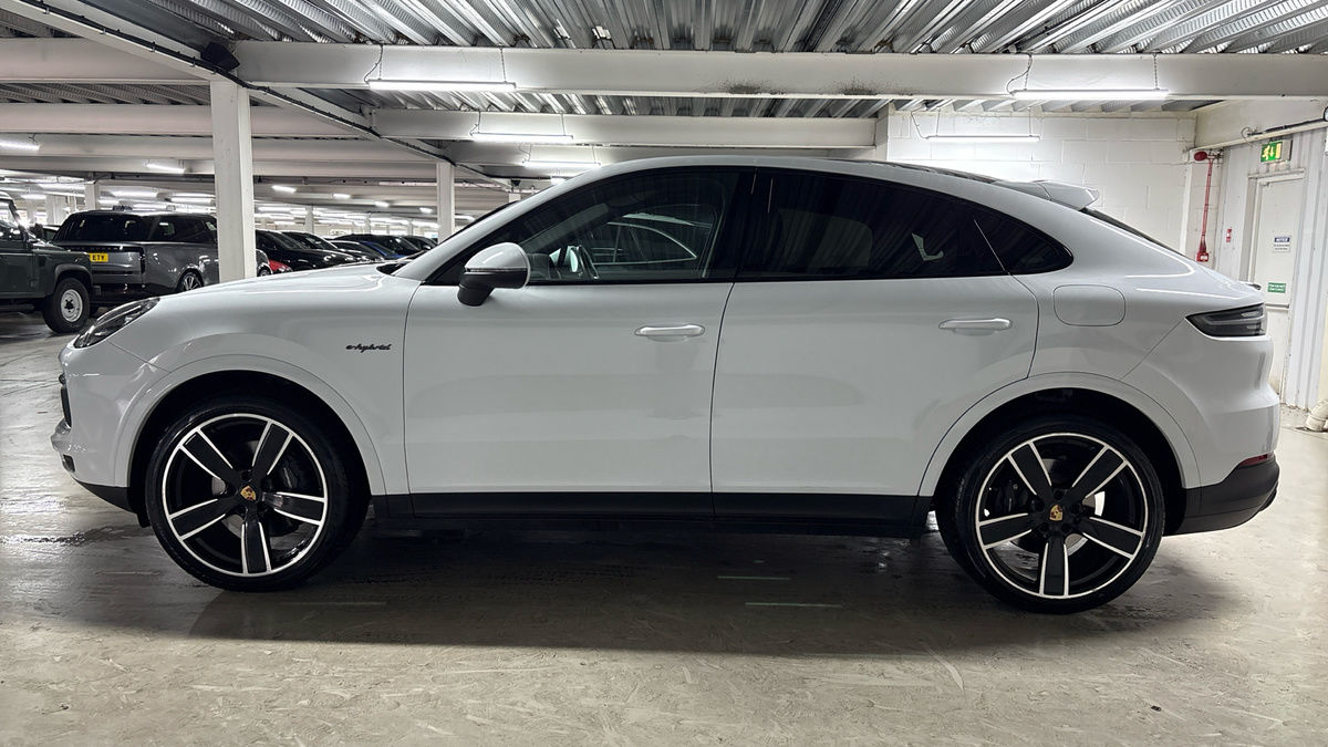 Porsche Cayenne Image 15