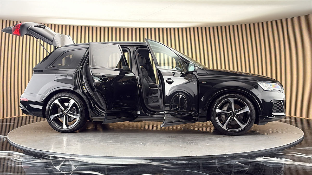 More views of Audi Q7