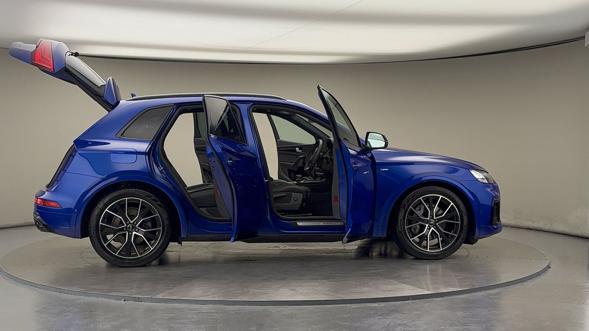 More views of Audi Q5