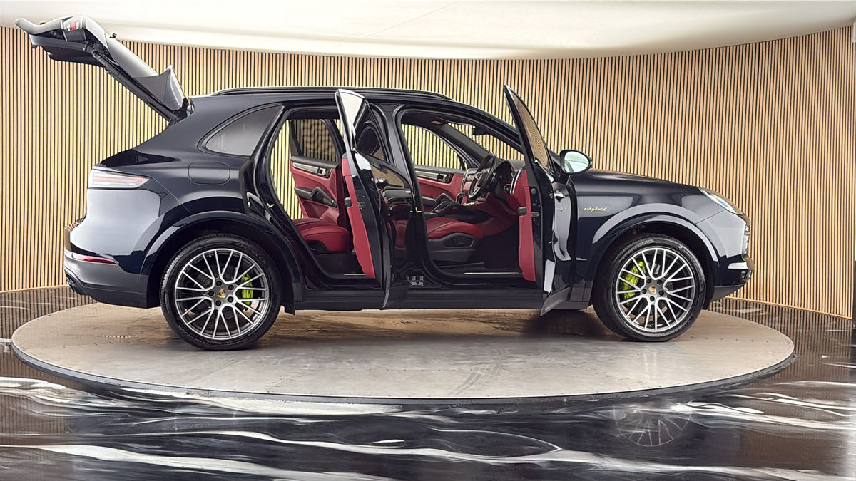 More views of Porsche Cayenne