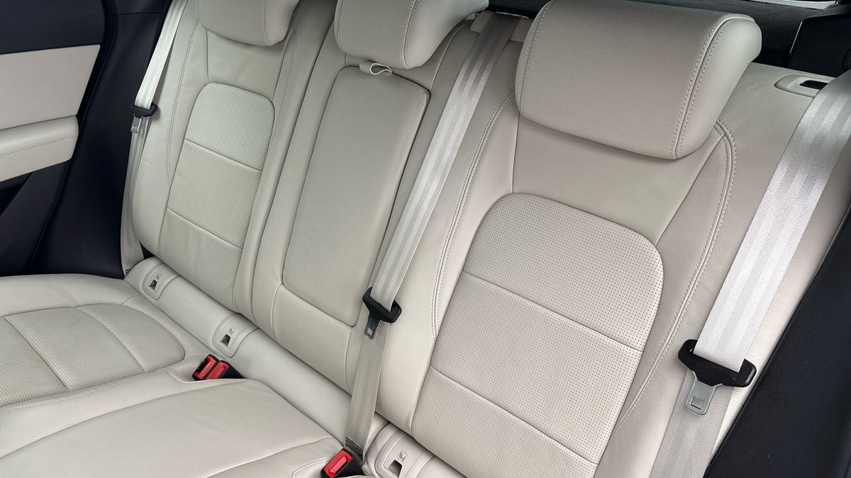 Jaguar E-PACE Image 8