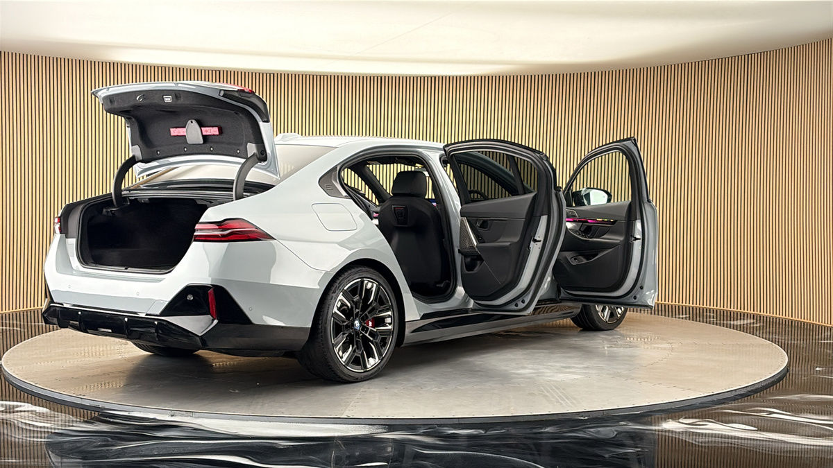 More views of BMW i5