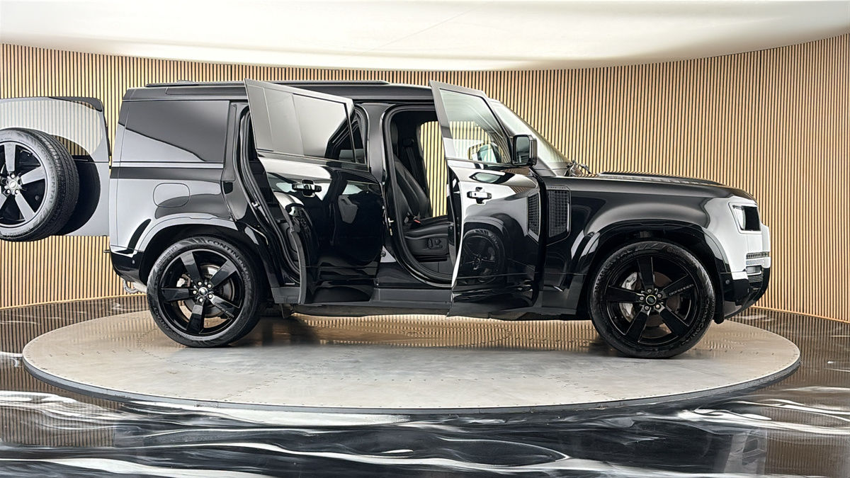 More views of Land Rover Defender 110