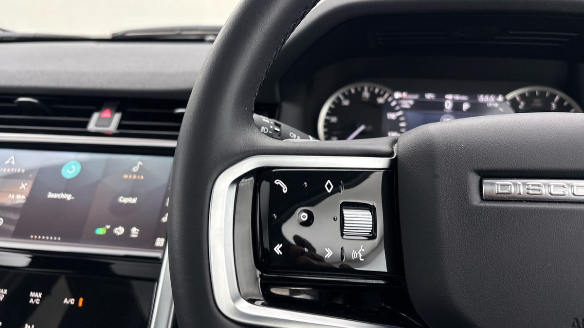 Land Rover Discovery Sport Image 13