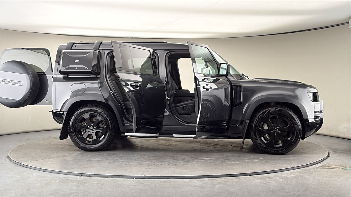 More views of Land Rover Defender 110