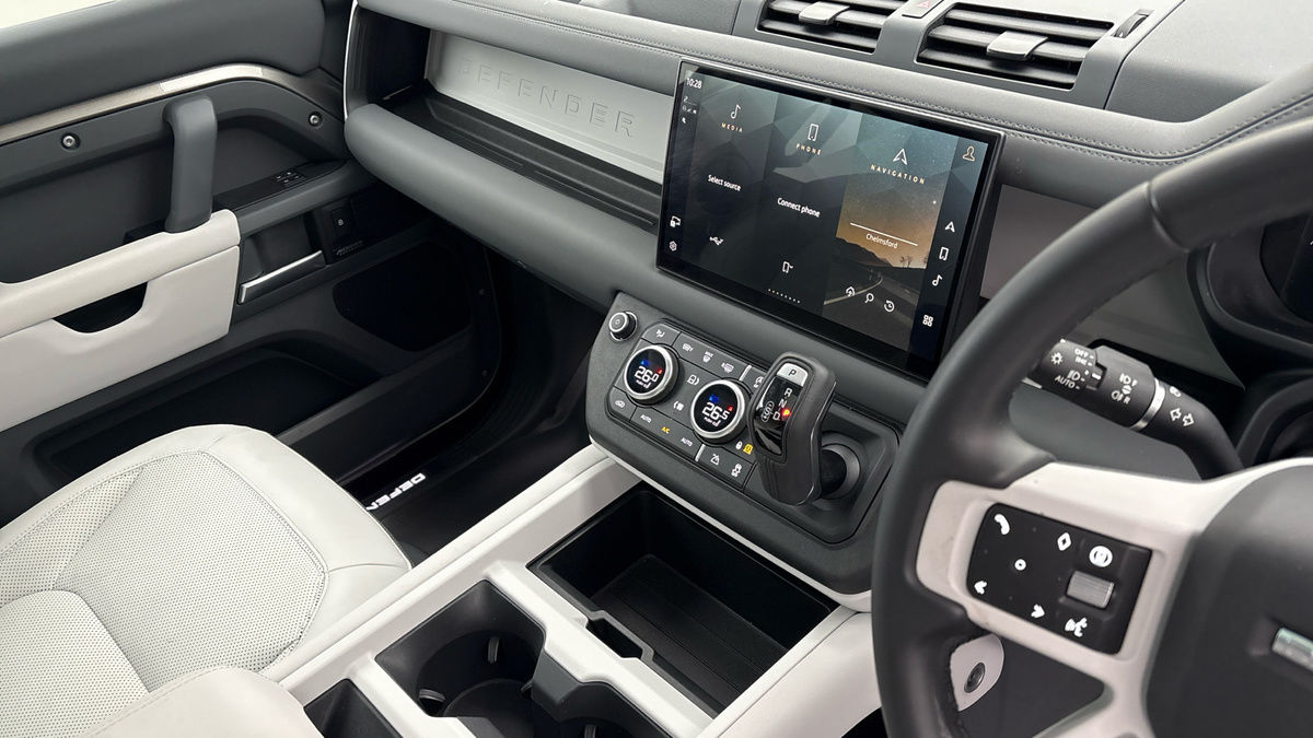 Land Rover Defender 110 Urban Image 42