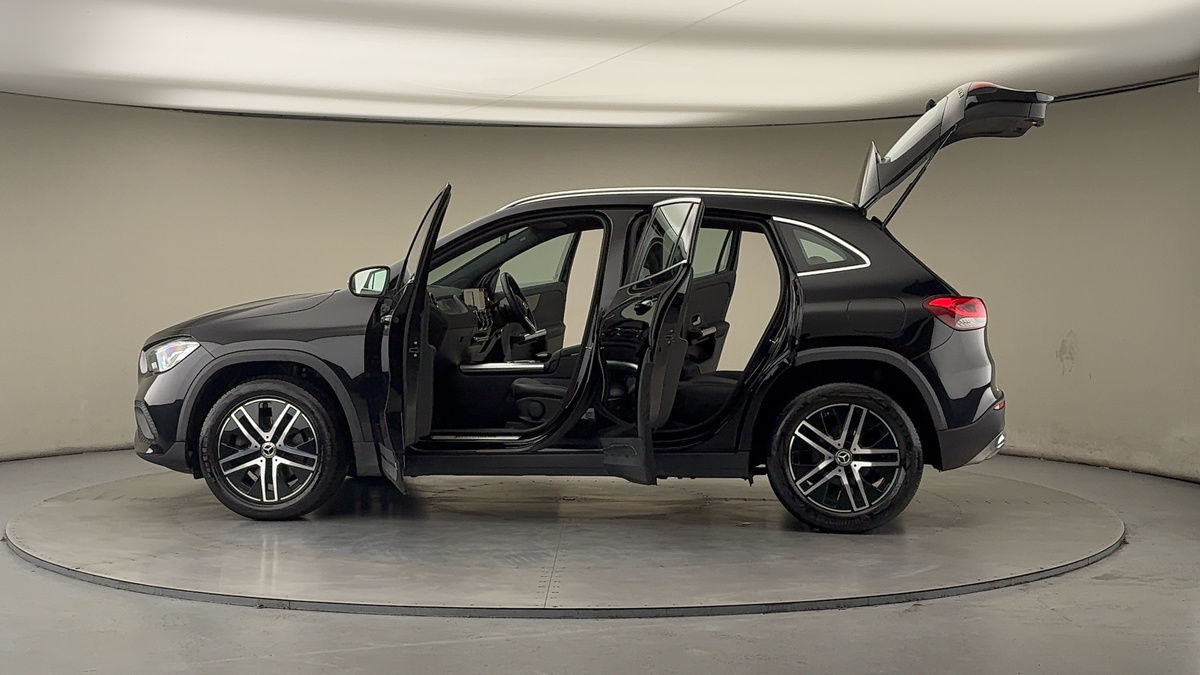 More views of Mercedes-Benz GLA