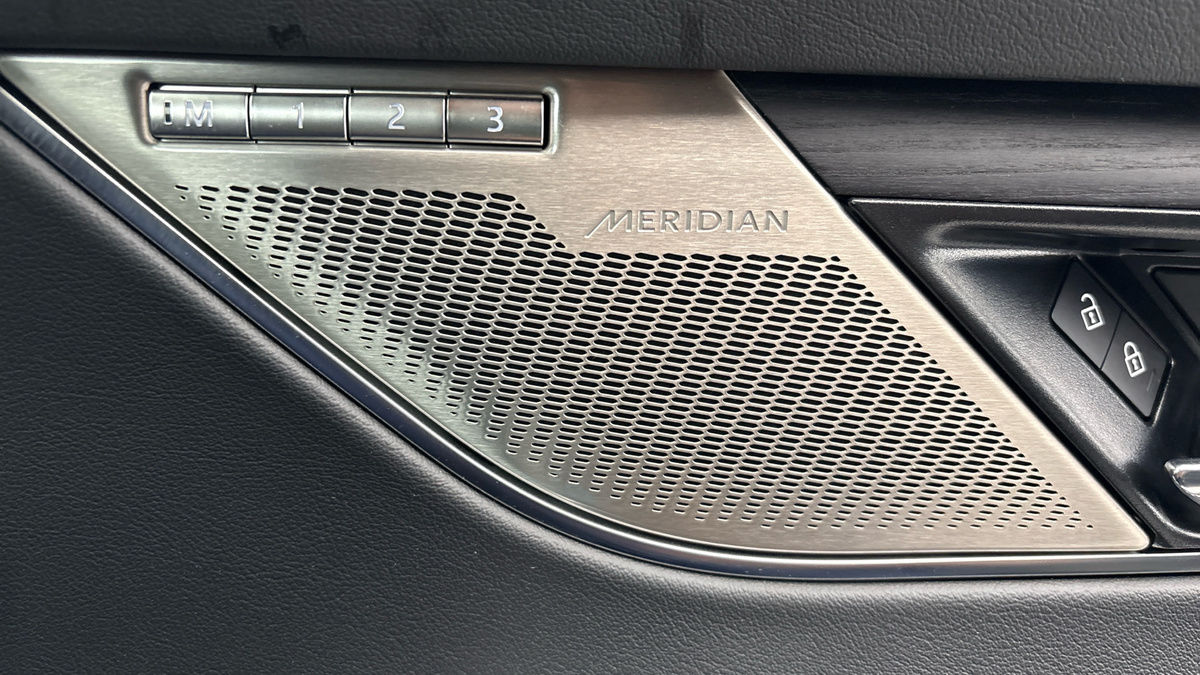 Jaguar F-PACE Image 26