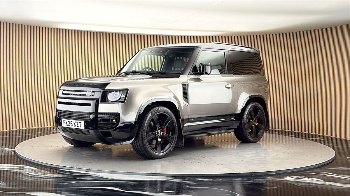 Land Rover Defender 90 Image 20