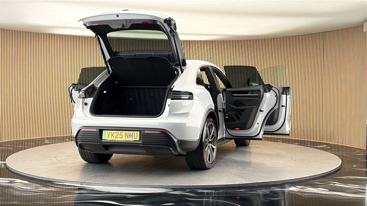 More views of Porsche Macan