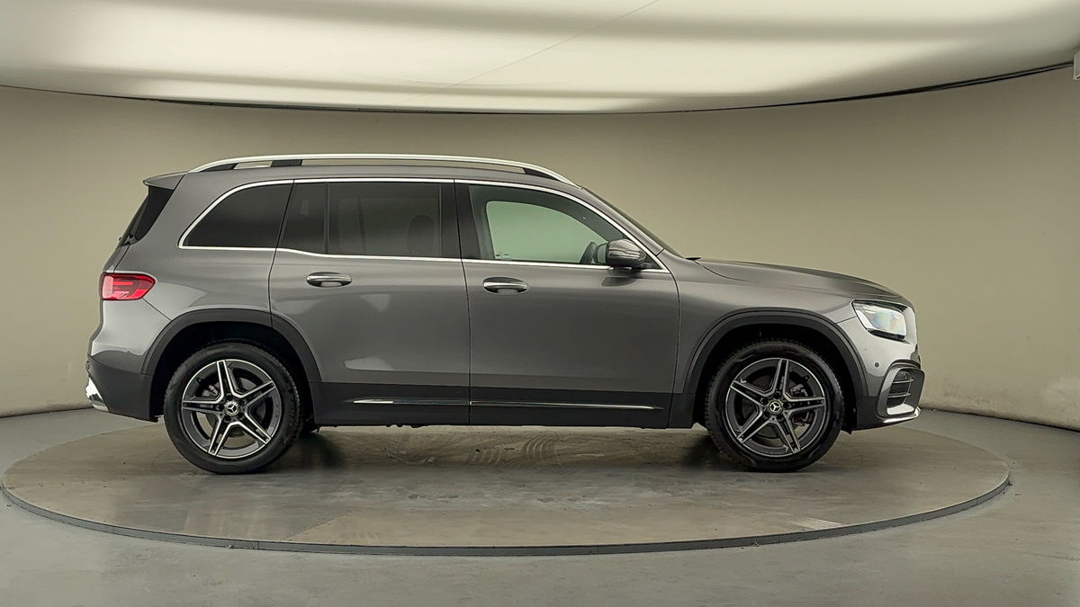 Mercedes-Benz GLB Image 16