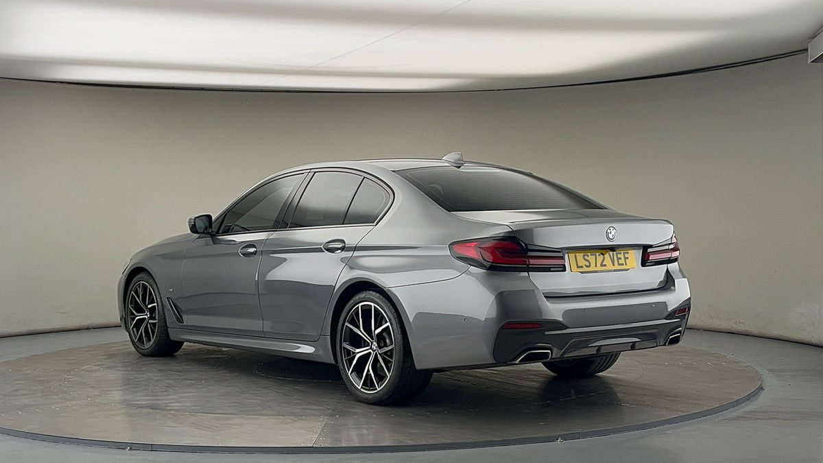 BMW 5 Series Image 2