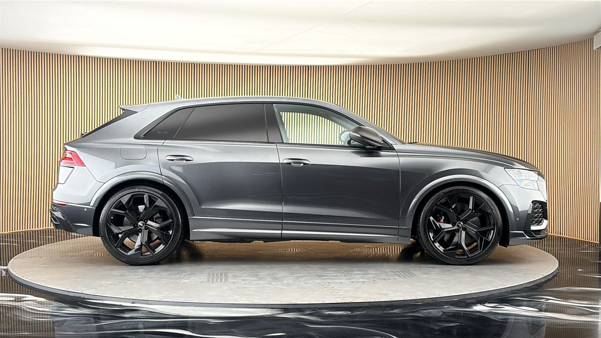 Audi RSQ8 Image 16