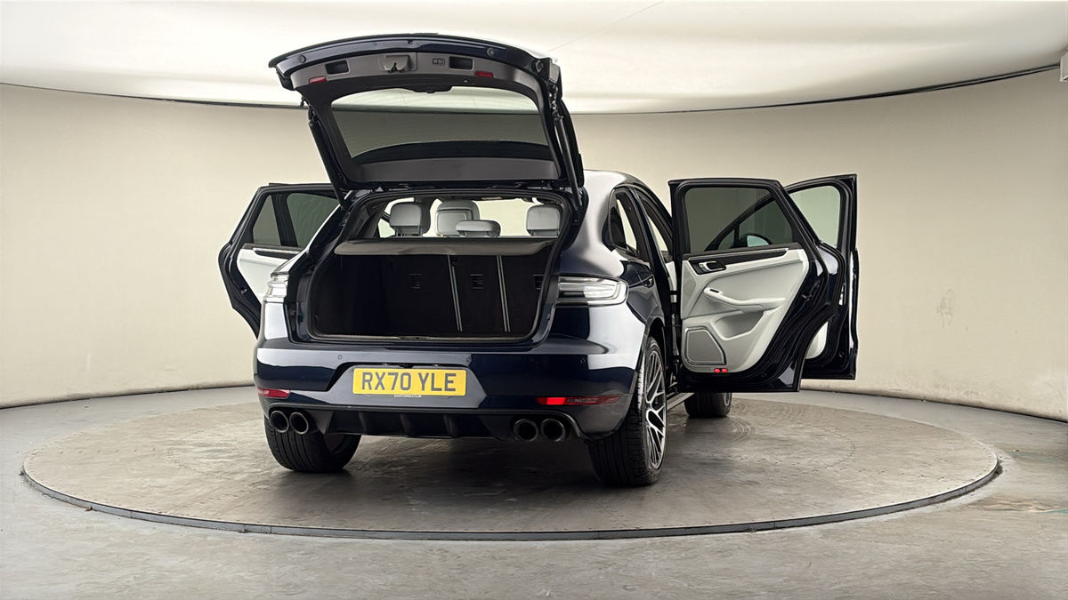 More views of Porsche Macan