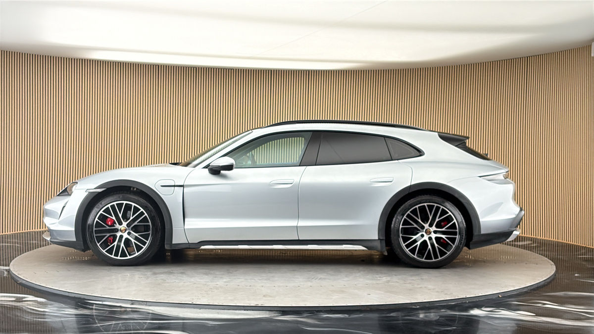 Porsche Taycan Image 15