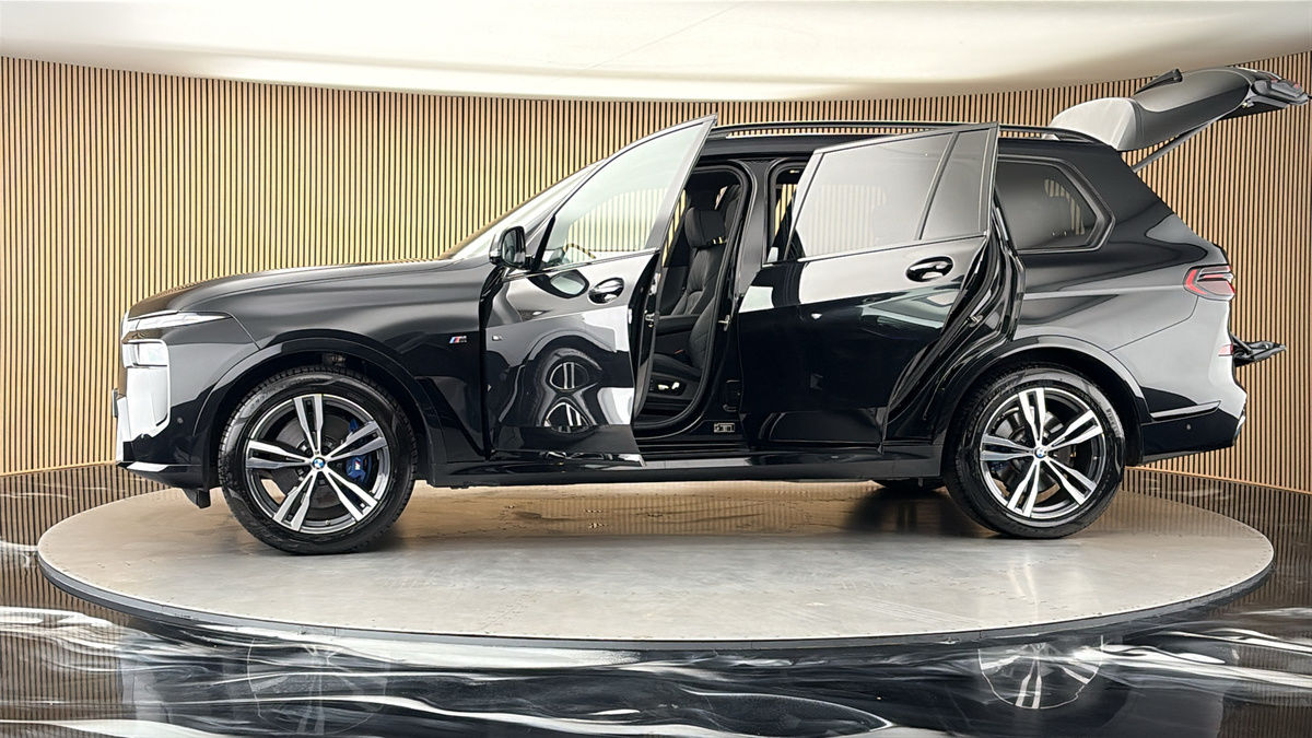 More views of BMW X7