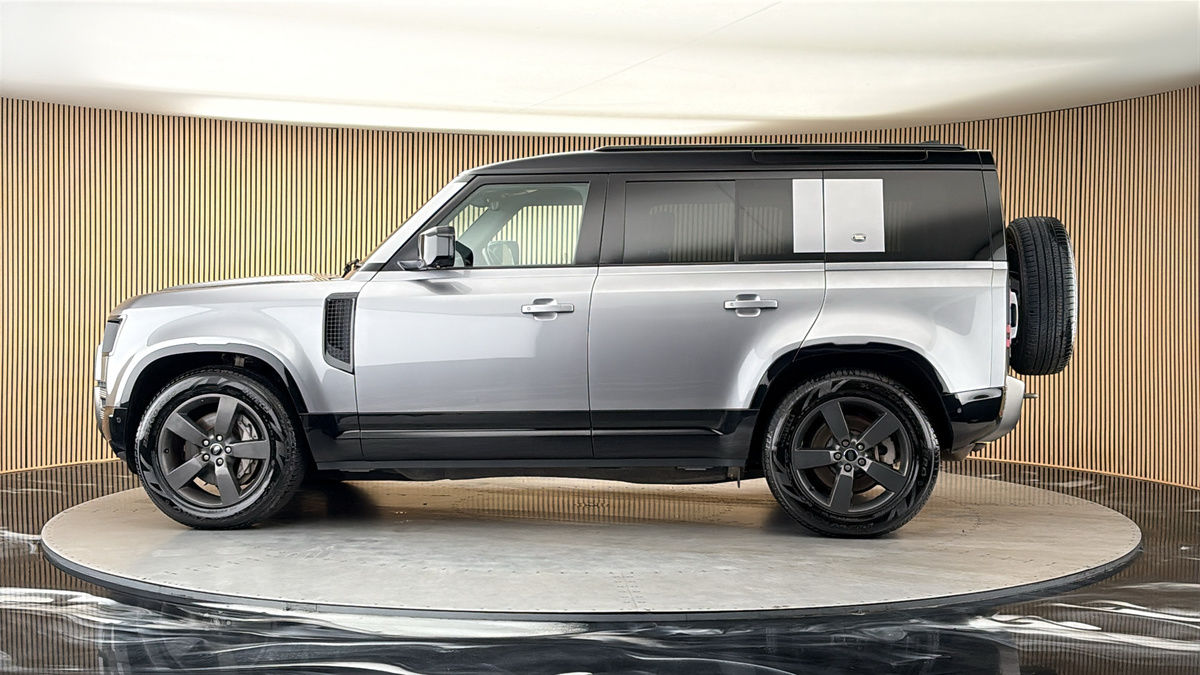 More views of Land Rover Defender 110