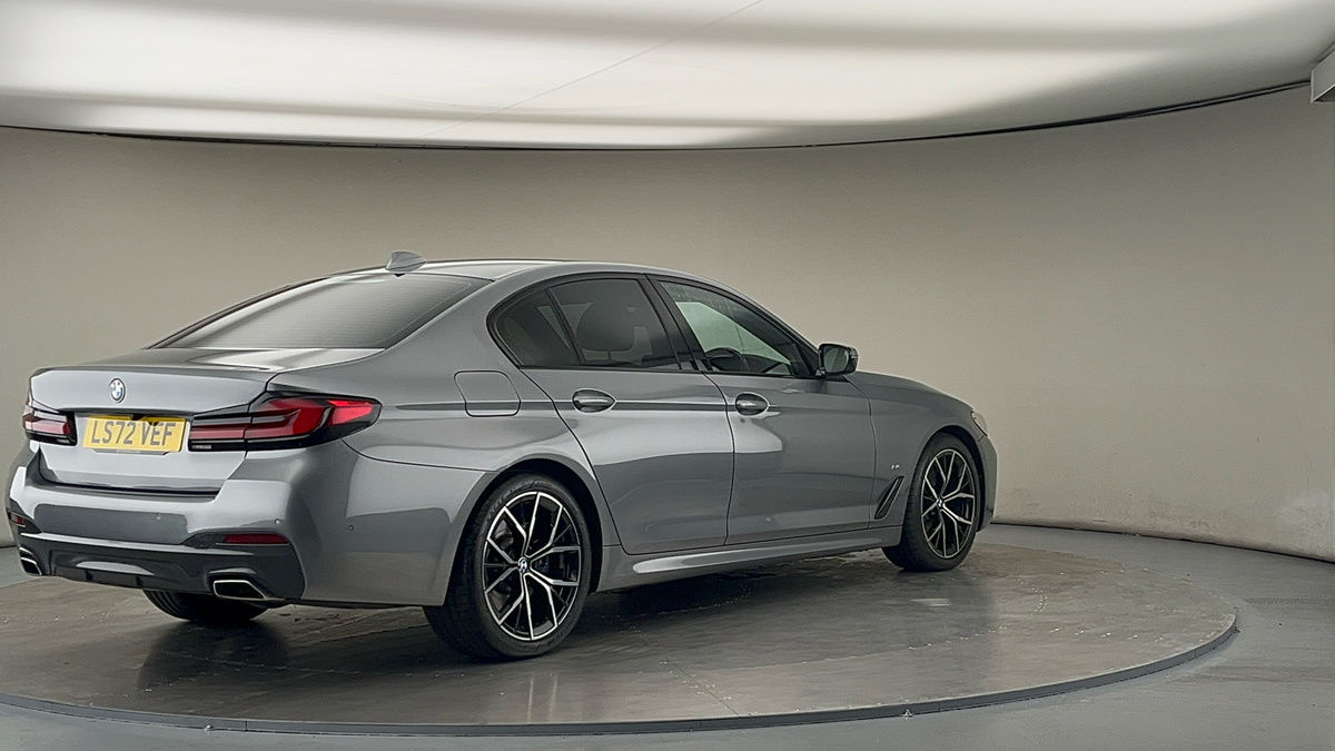 BMW 5 Series Image 21