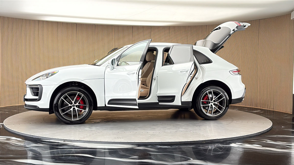 More views of Porsche Macan