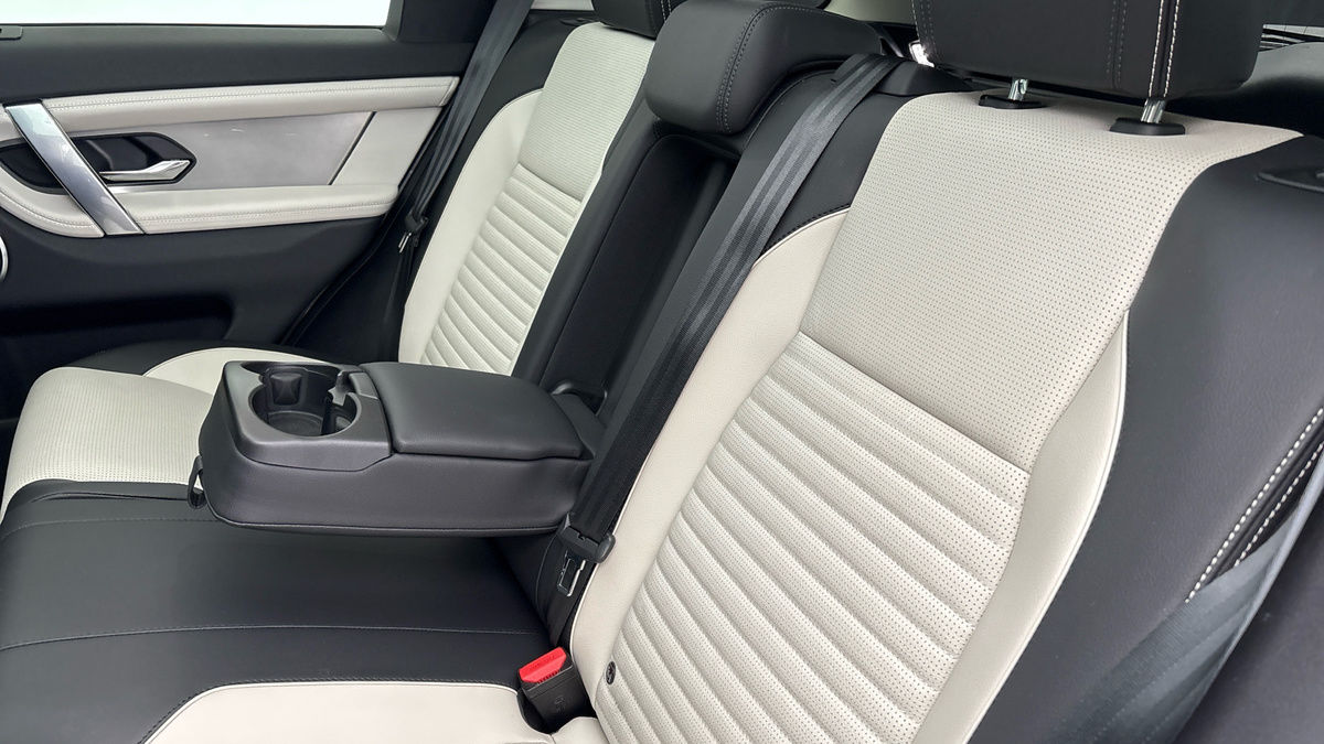 Land Rover Discovery Sport Image 9