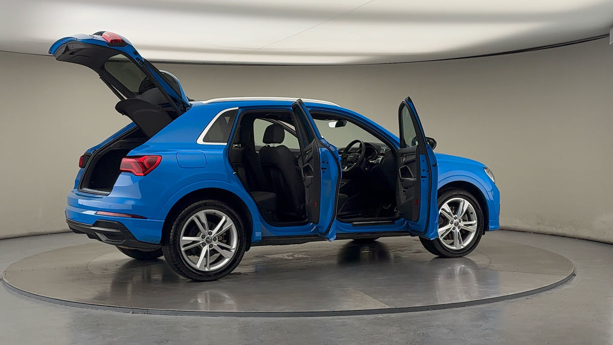 More views of Audi Q3