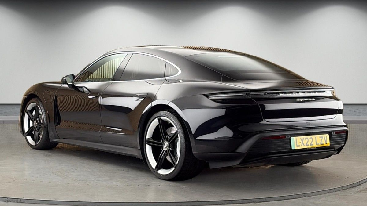 Porsche Taycan Image 2