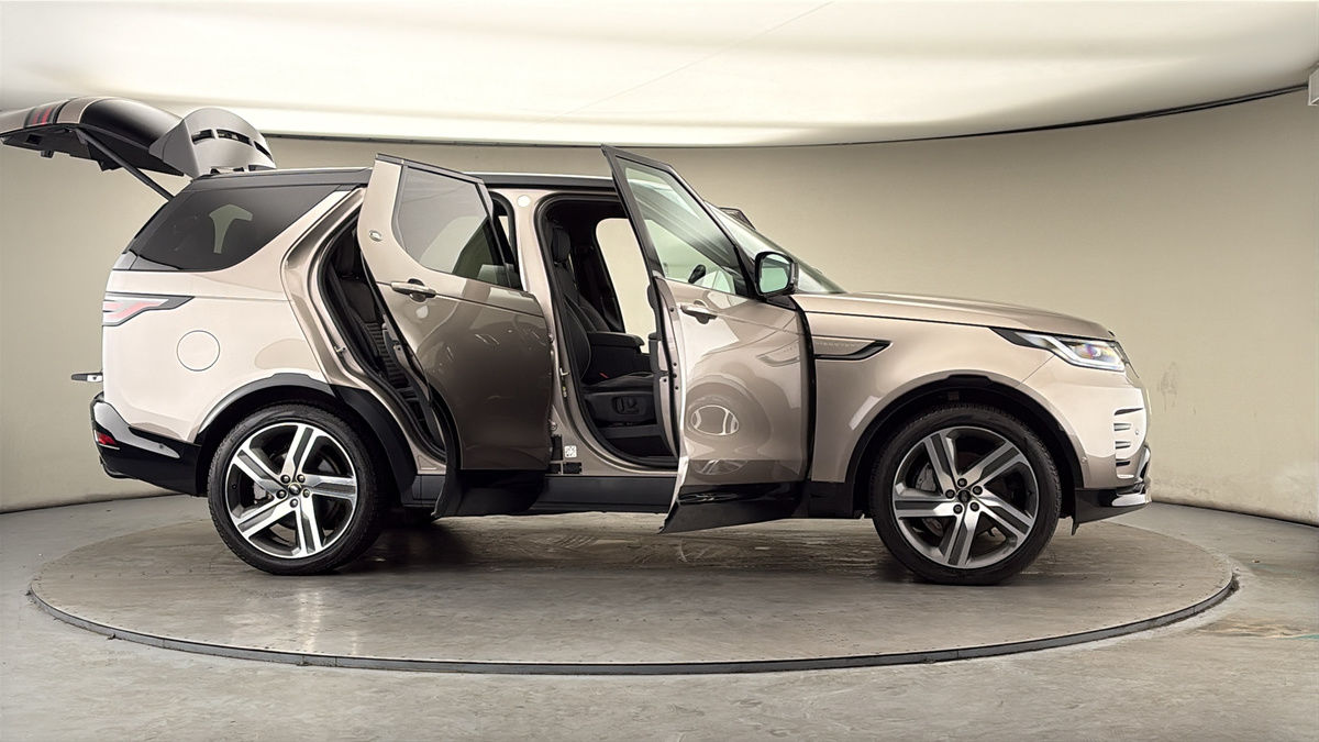 More views of Land Rover Discovery
