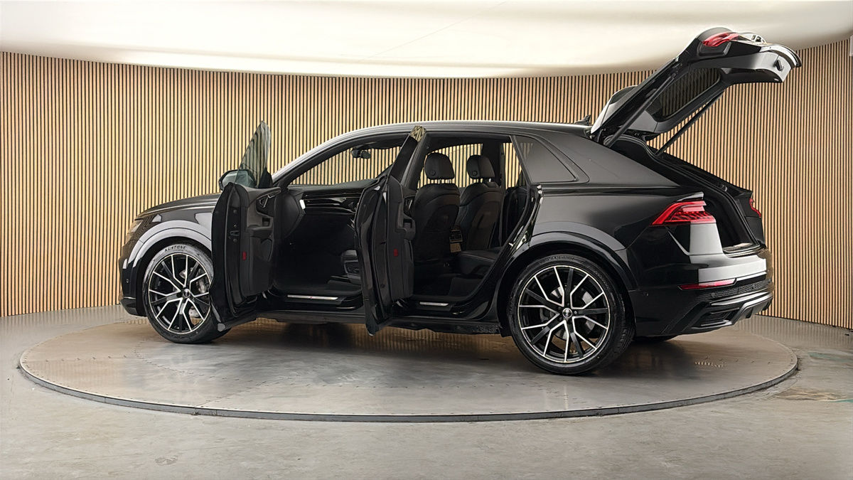 More views of Audi Q8