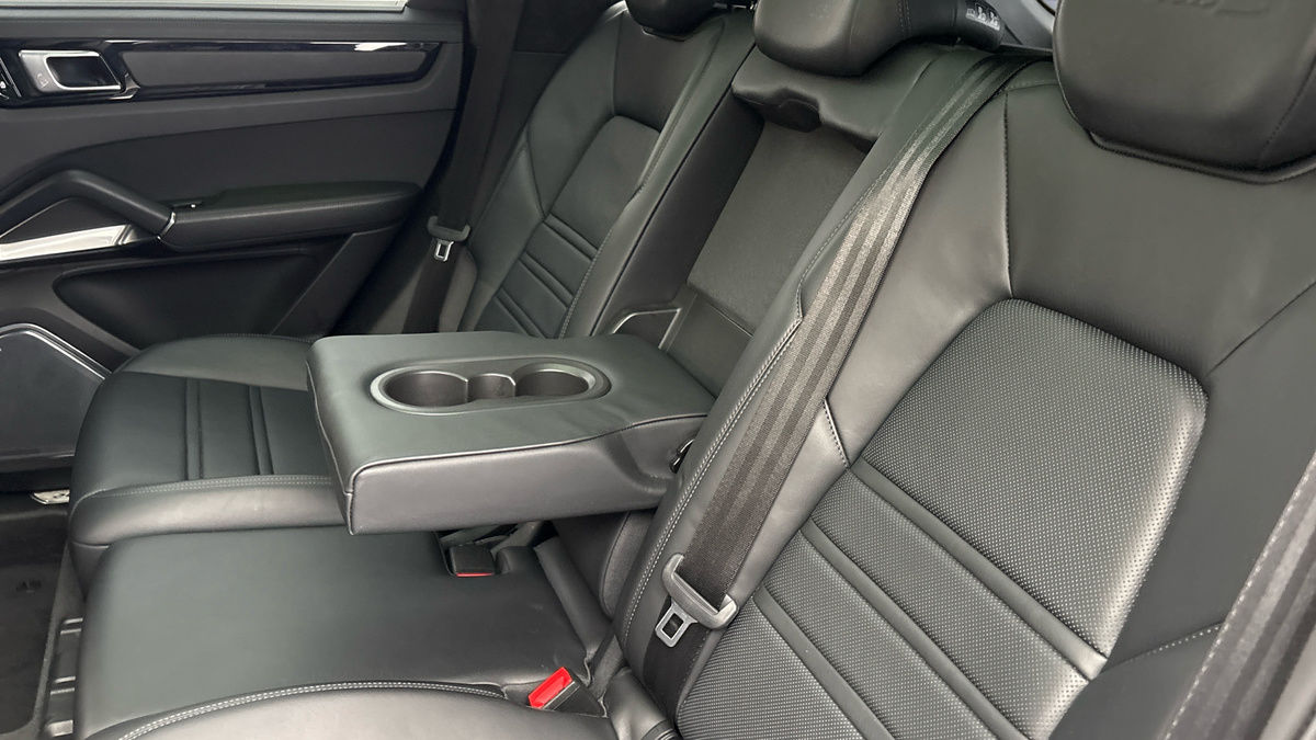 Porsche Cayenne Image 9