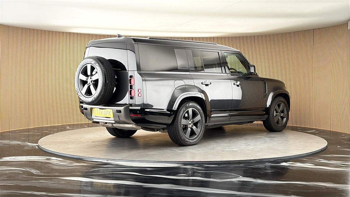 Land Rover Defender 130 Image 21