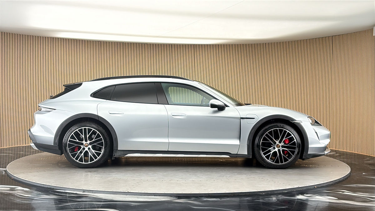 Porsche Taycan Image 16