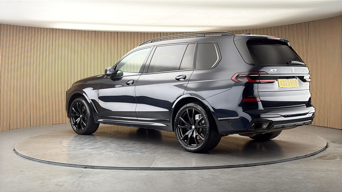 More views of BMW X7
