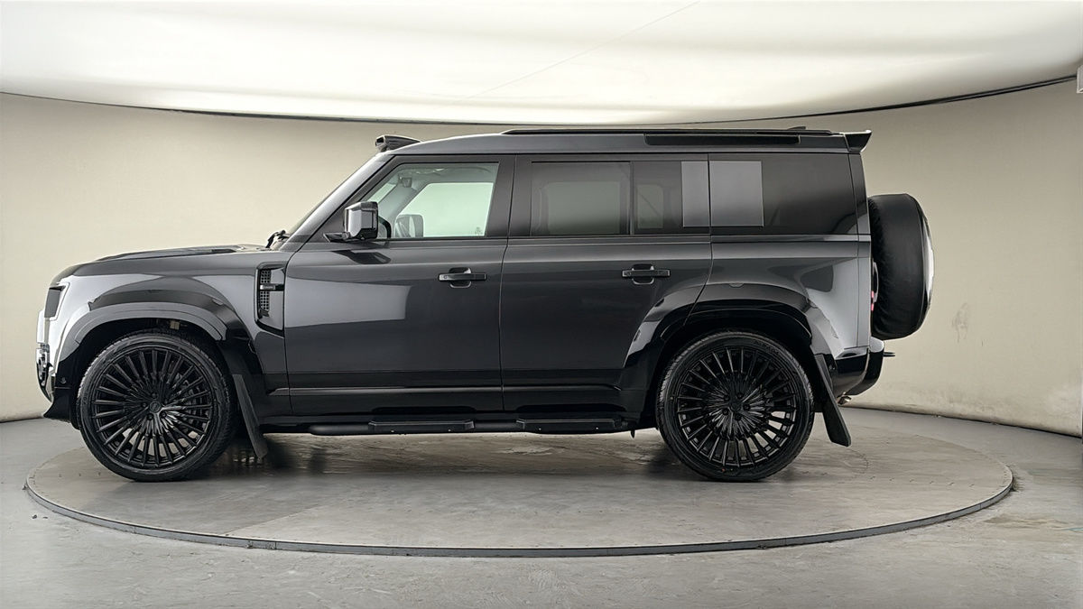 Land Rover Defender 110 Urban Image 15