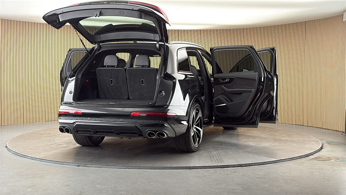 More views of Audi SQ7