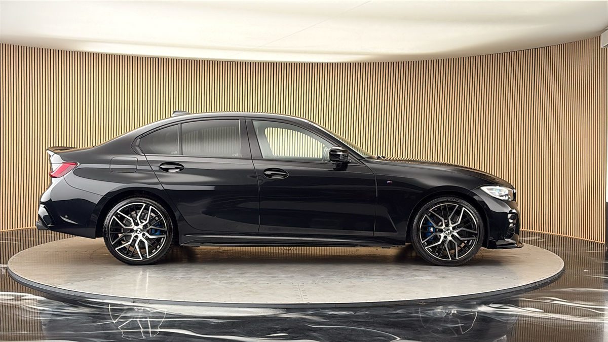 BMW 3 Series Image 16