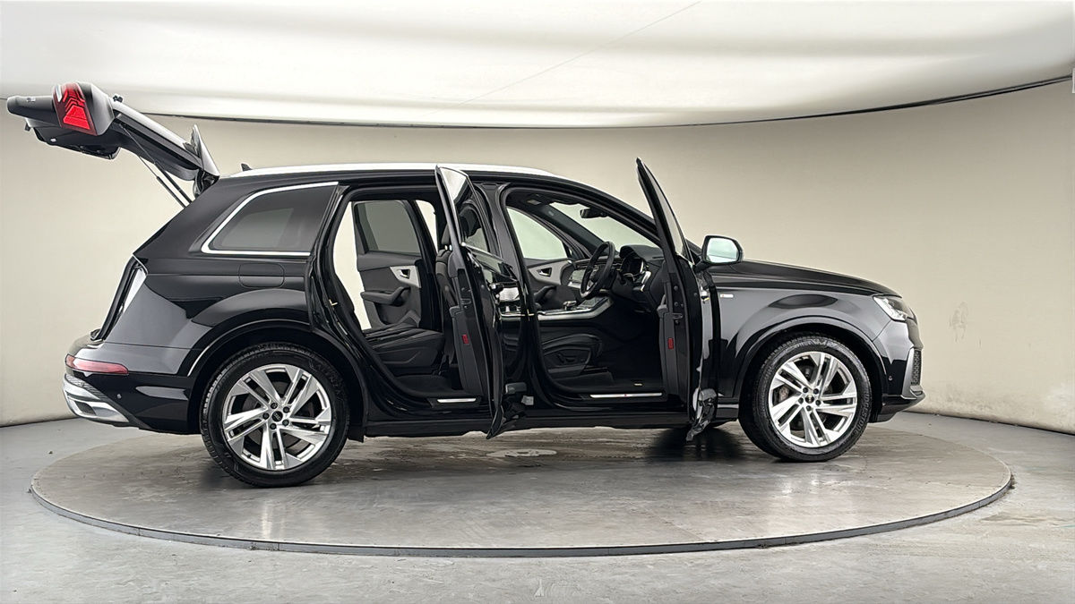 More views of Audi Q7