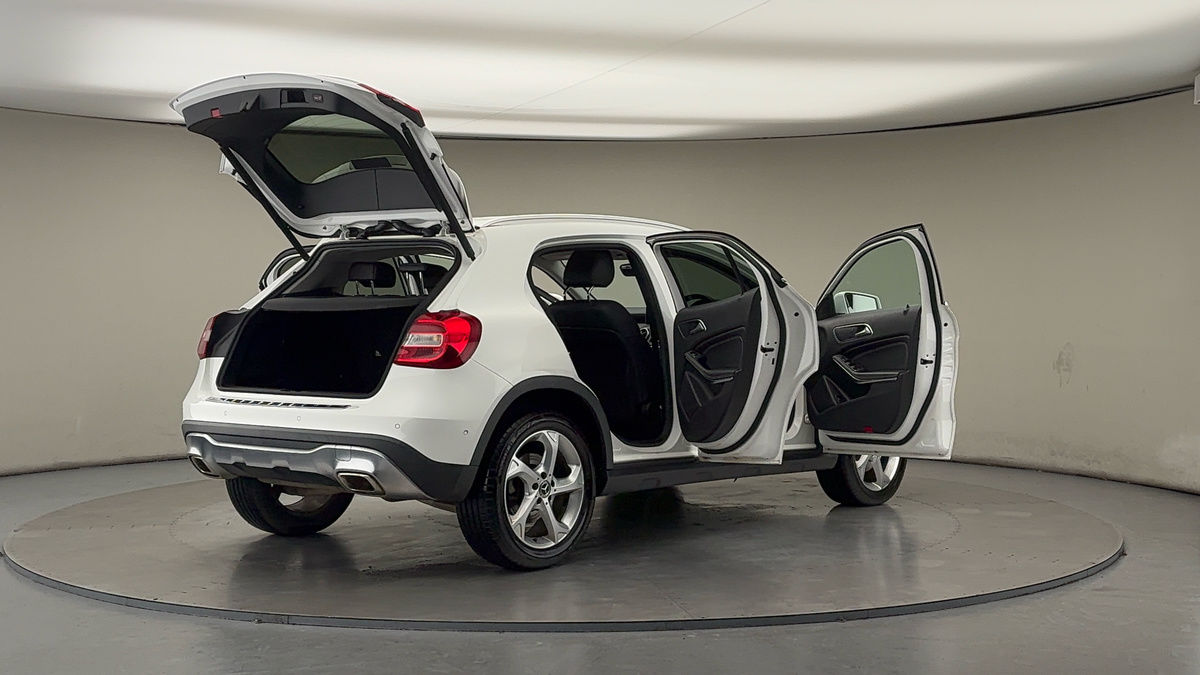 More views of Mercedes-Benz GLA
